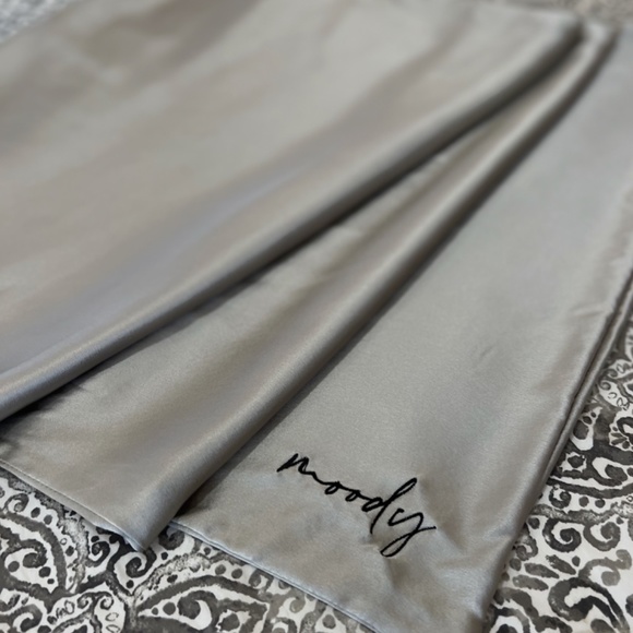 2 Pack Moody Silk Pillowcase (SILVER) 100% 22 Momme Silk Queen Size - Picture 5 of 5